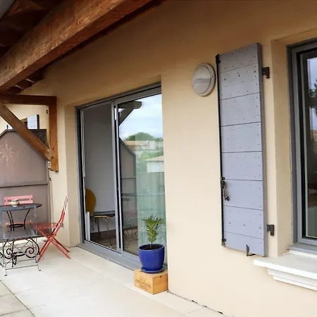 Uzes Centre La Terrasse Des Capucines Avec Garage Privee Apartment Exterior photo