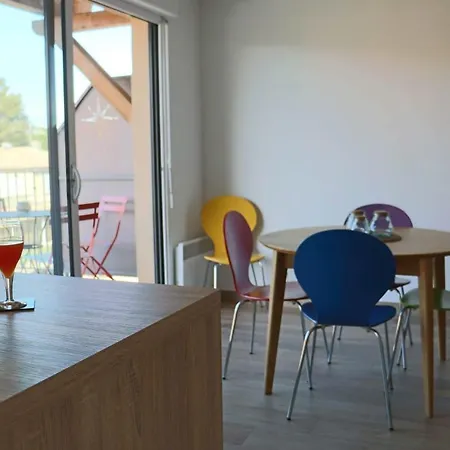 Uzes Centre La Terrasse Des Capucines Avec Garage Privee Apartment Exterior photo